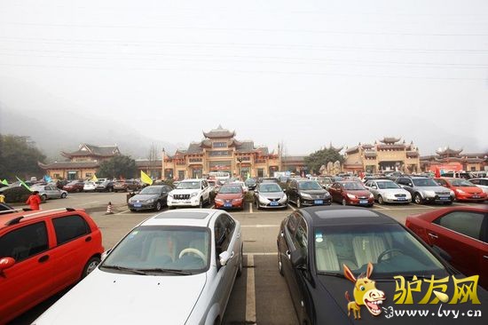 背包客穷游网，马年春节峨眉山旅游交通顺畅.jpg